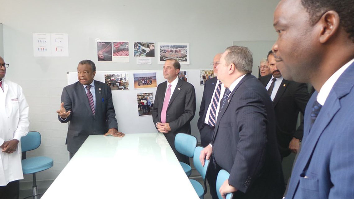 Visite du secrétaire d'Etat à la Santé des USA, Alex Azar, à l'INRB